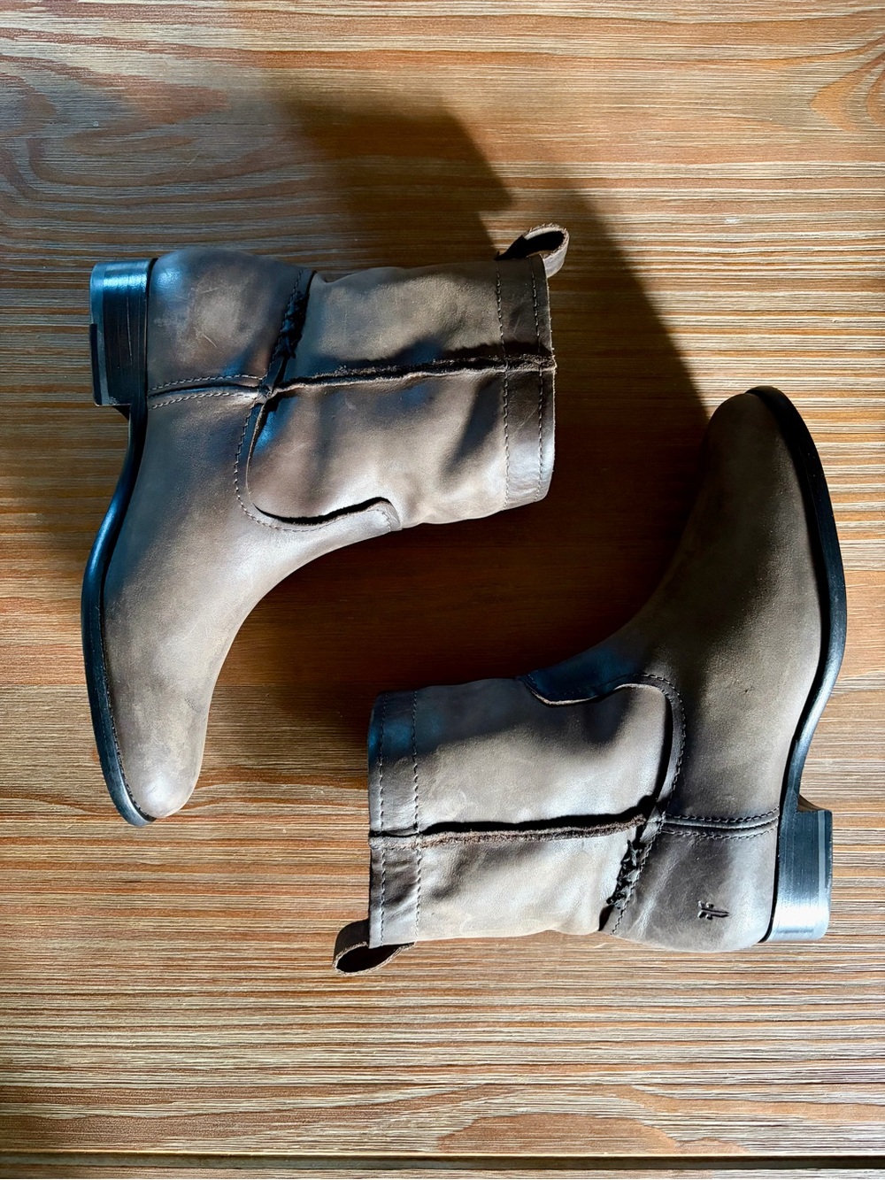 NWB Frye Cara Short Pull-On Ankle Boots